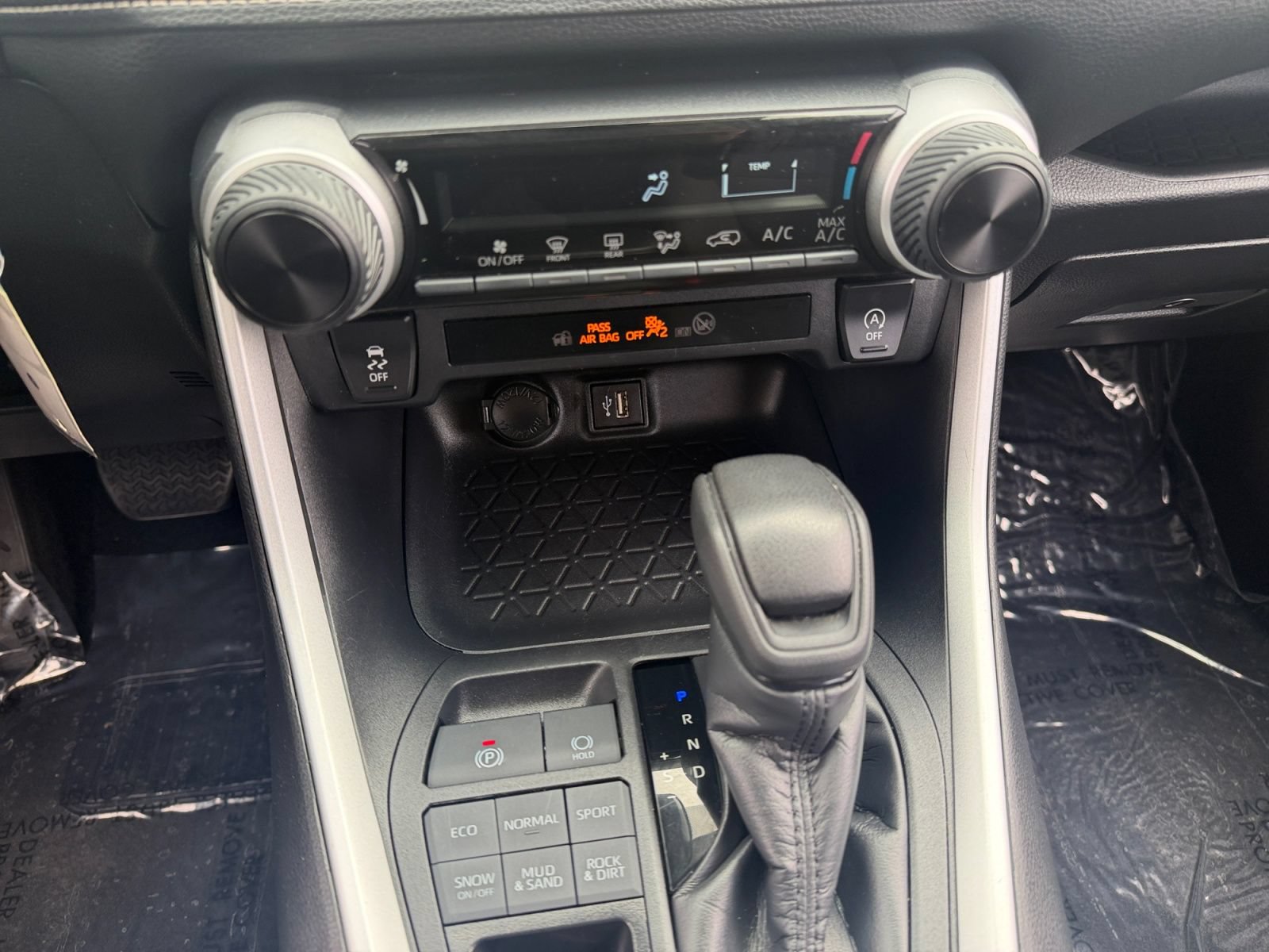 Certified 2024 Toyota RAV4 LE AWD/4WD image 17
