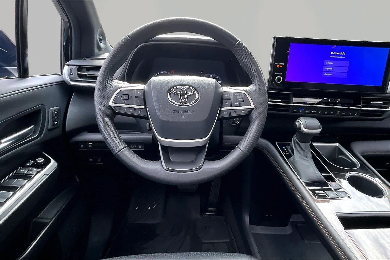 Certified 2025 Toyota Sienna Limited FWD image 6