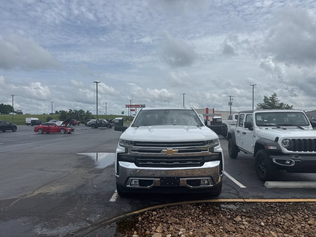 Used 2020 Chevrolet Silverado 1500 LTZ w/ LTZ Premium Package AWD/4WD image 2