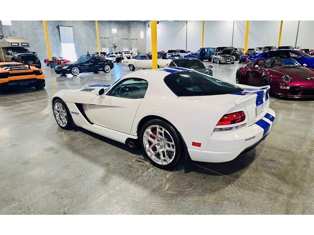 Used 2006 Dodge Viper SRT-10 w/ VOI9 Edition RWD image 3