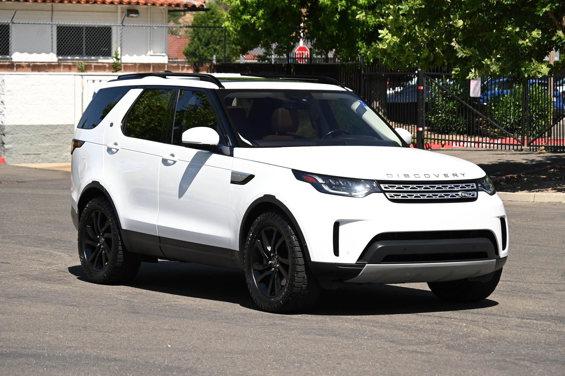 Used 2019 Land Rover Discovery HSE AWD/4WD image 1