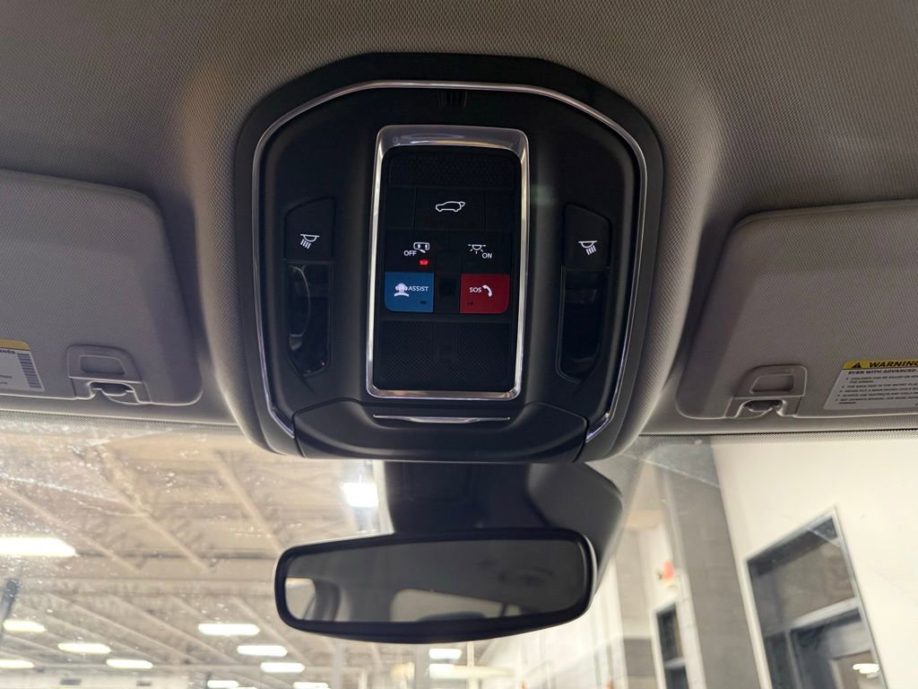 Used 2021 Jeep Grand Cherokee L Laredo w/ Luxury Tech Group I AWD/4WD image 16