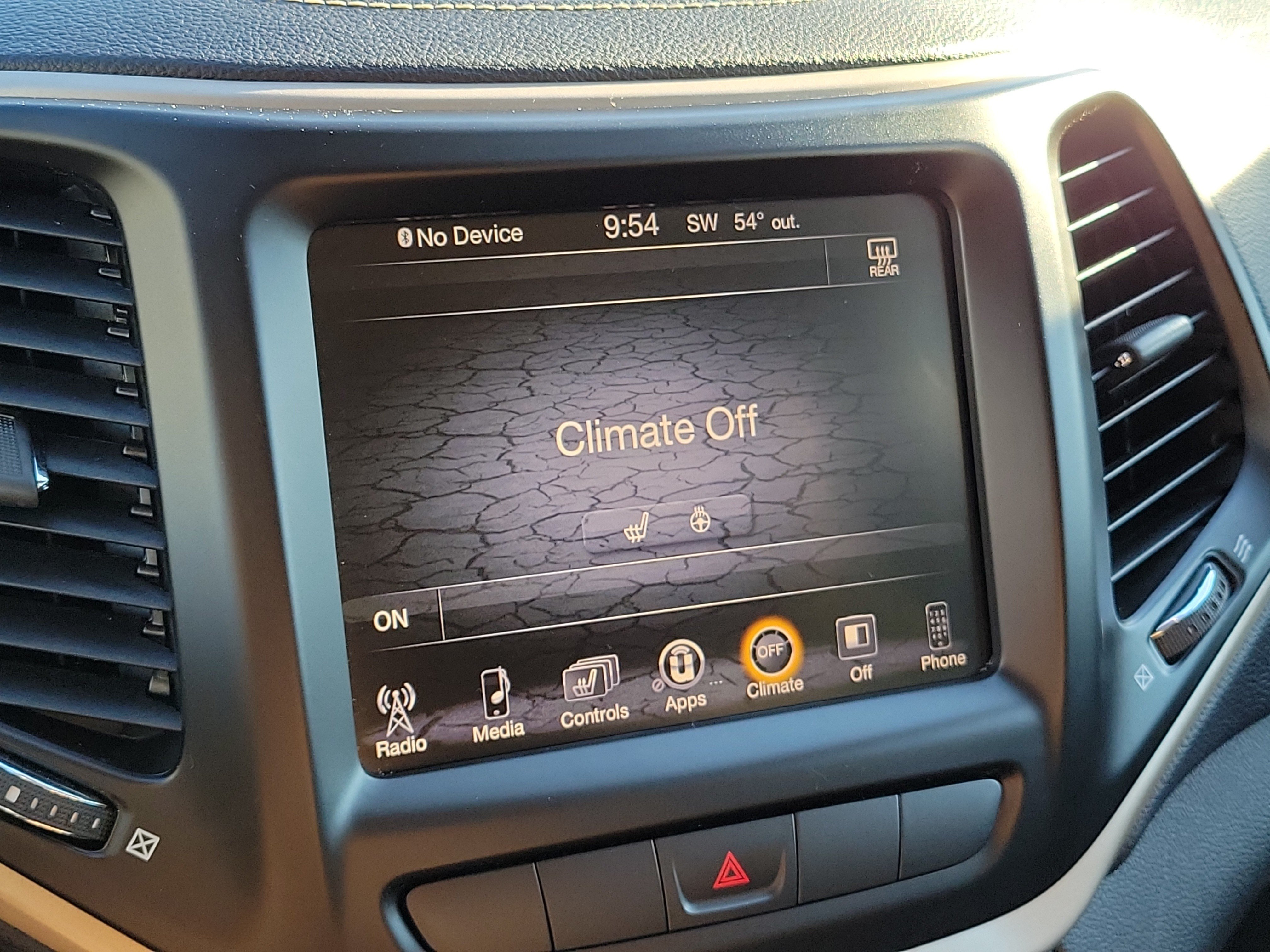 Used 2015 Jeep Cherokee Latitude w/ Cold Weather Group FWD image 27