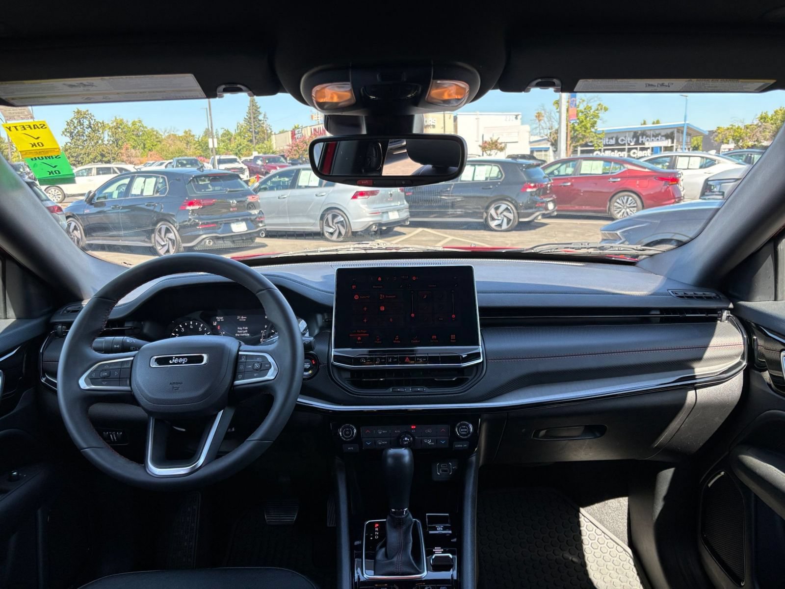 Used 2025 Jeep Compass Trailhawk AWD/4WD image 31