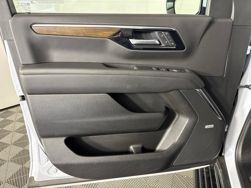 Certified 2026 Chevrolet Suburban High Country AWD/4WD image 41