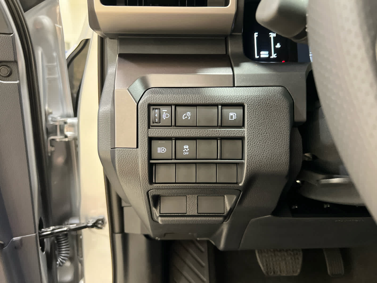 New 2026 Toyota 4Runner SR5 AWD/4WD image 16