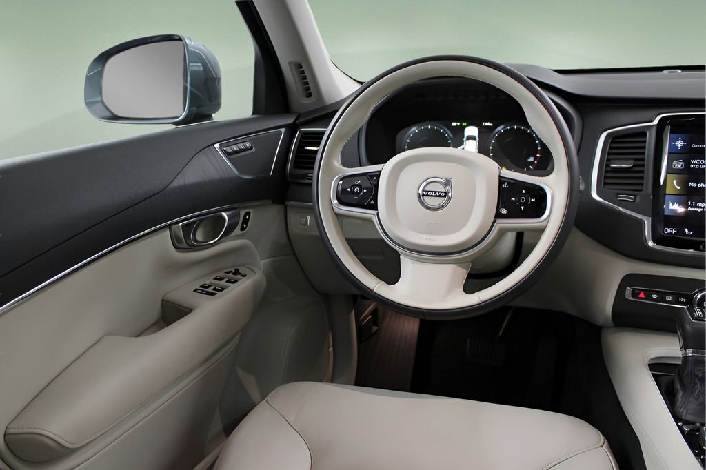 Used 2020 Volvo XC90 T6 Momentum AWD/4WD image 15