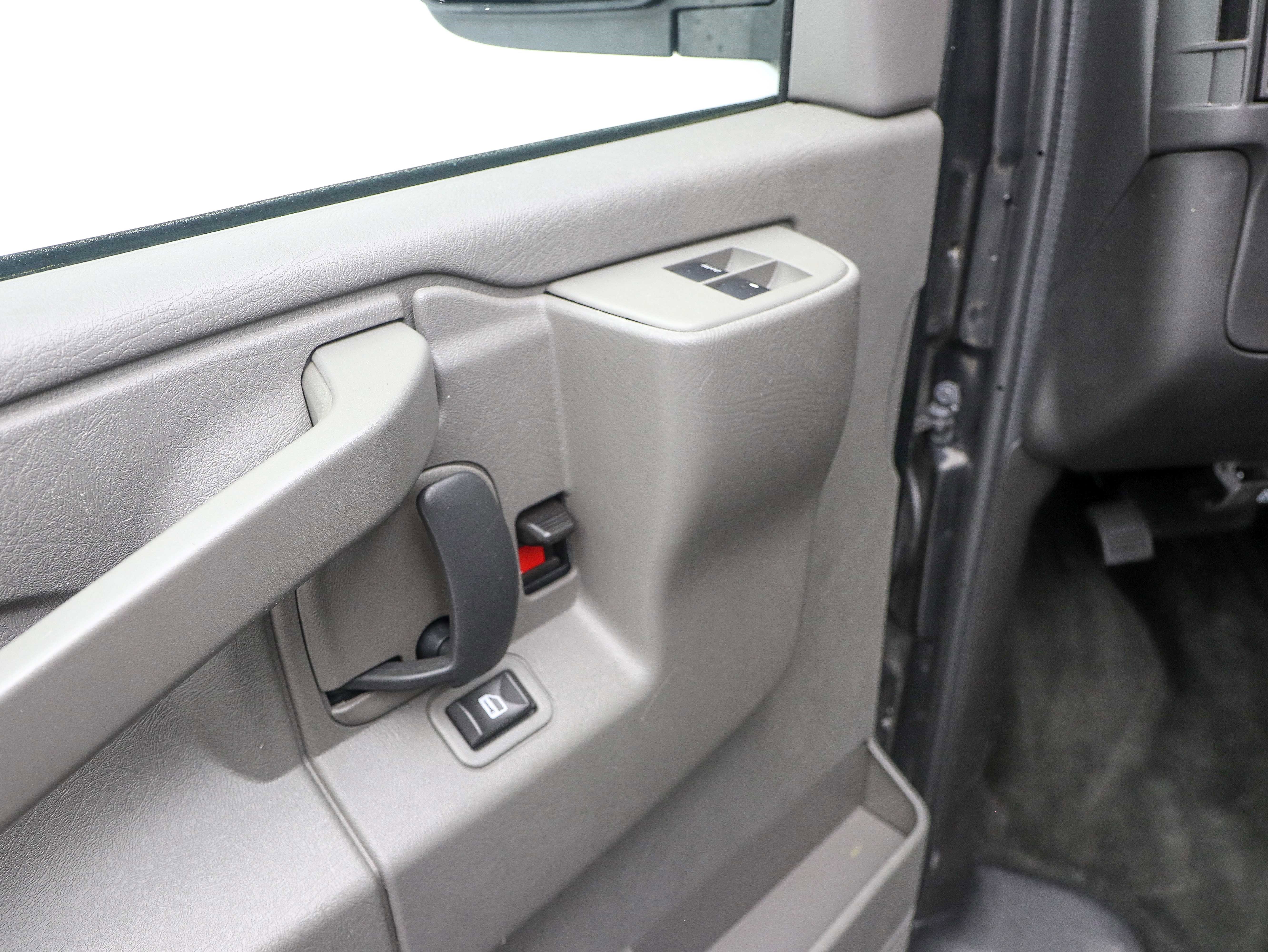 Used 2016 Chevrolet Express 2500 LS image 20