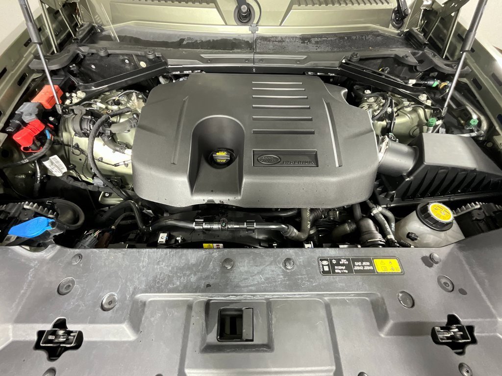 Used 2023 Land Rover Defender 110 SE image 29