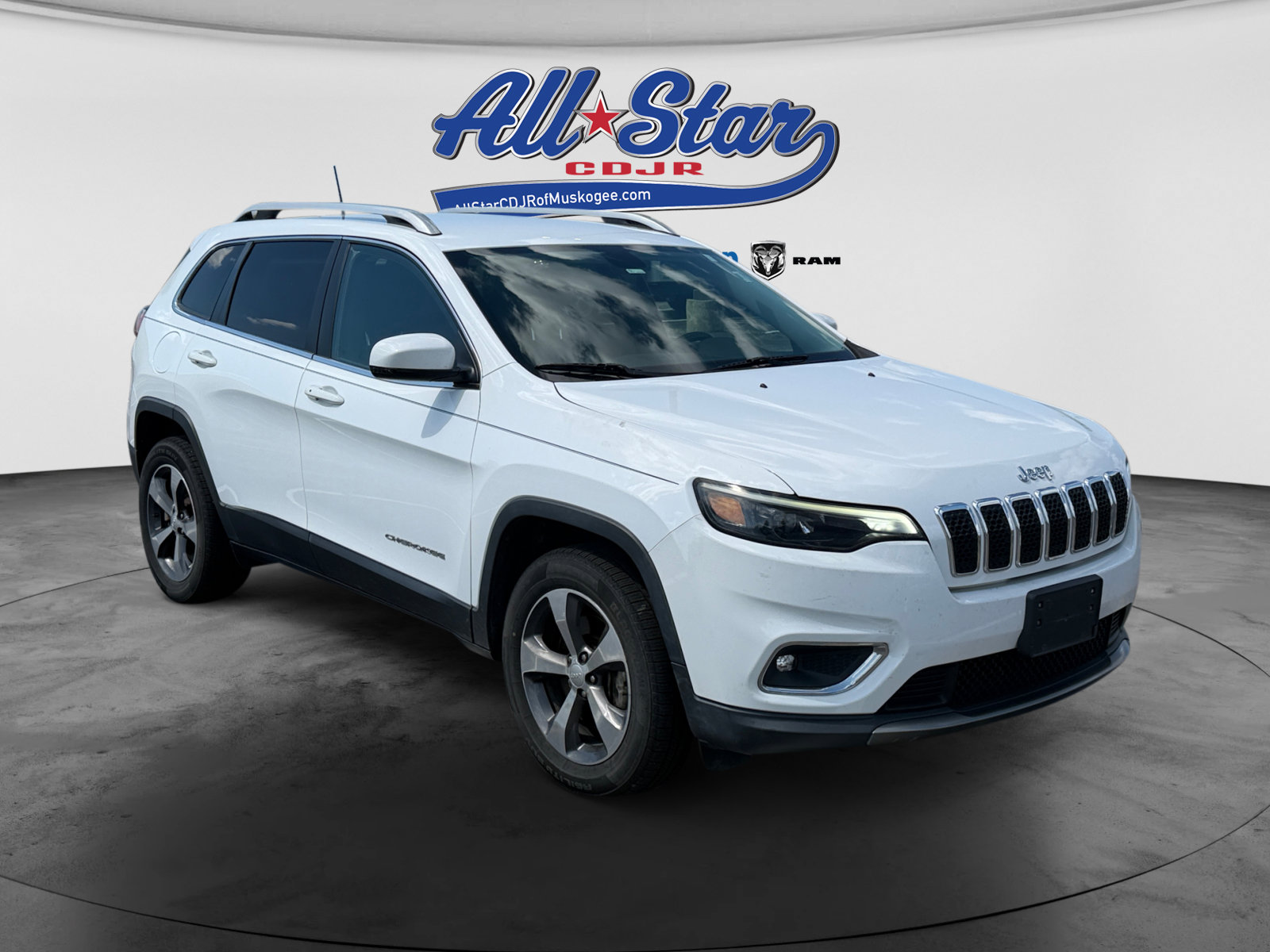 Used 2019 Jeep Cherokee Limited AWD/4WD image 3