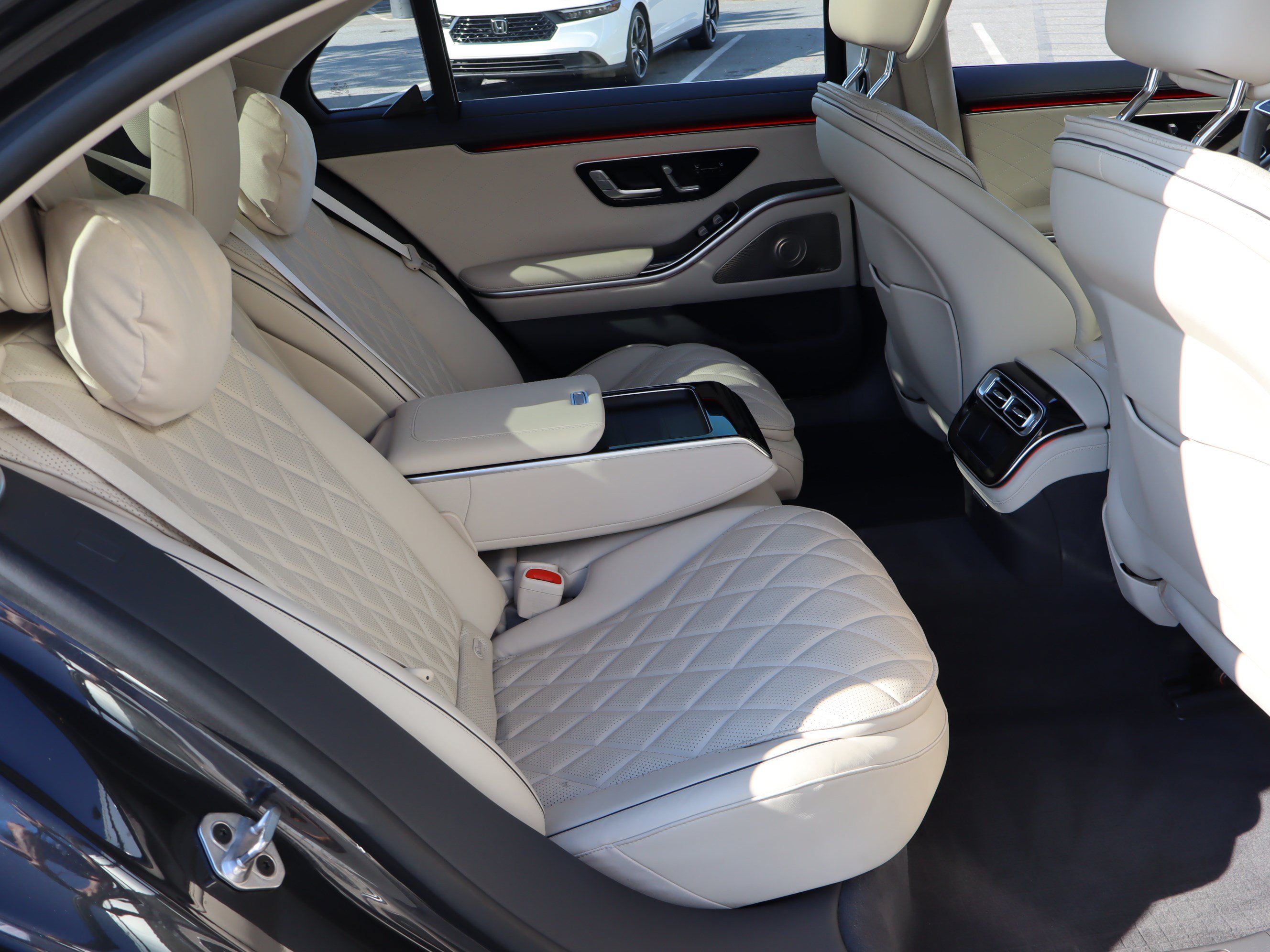 Used 2023 Mercedes-Benz S 500 4MATIC image 36
