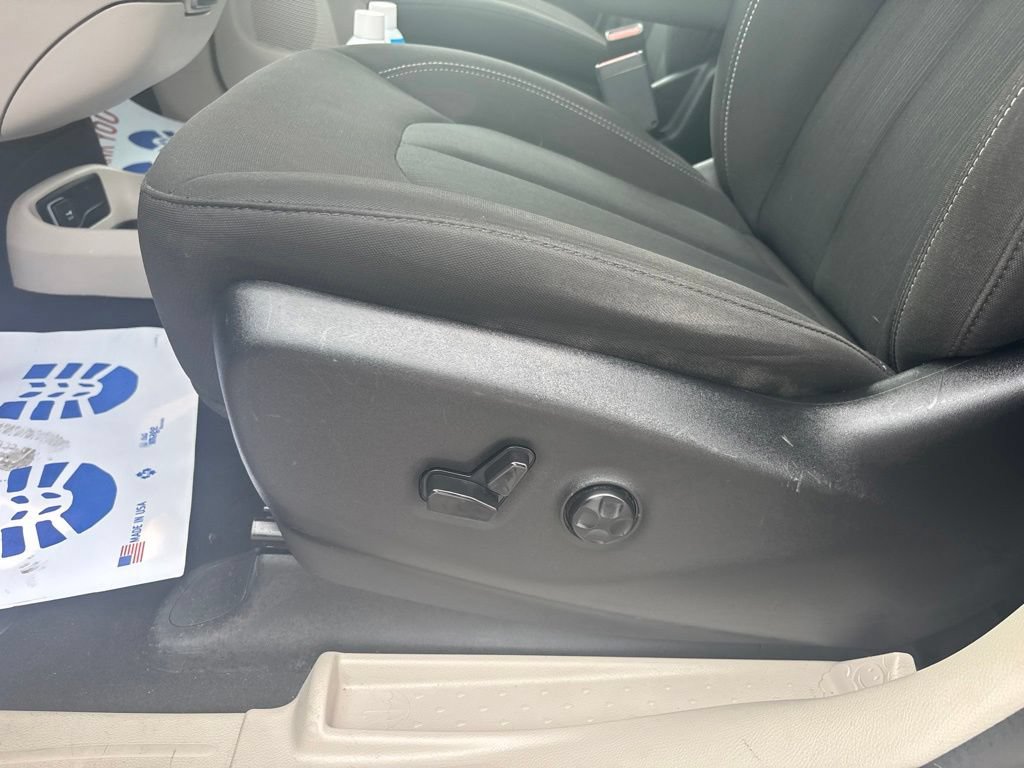 Used 2024 Chrysler Voyager LX FWD image 33