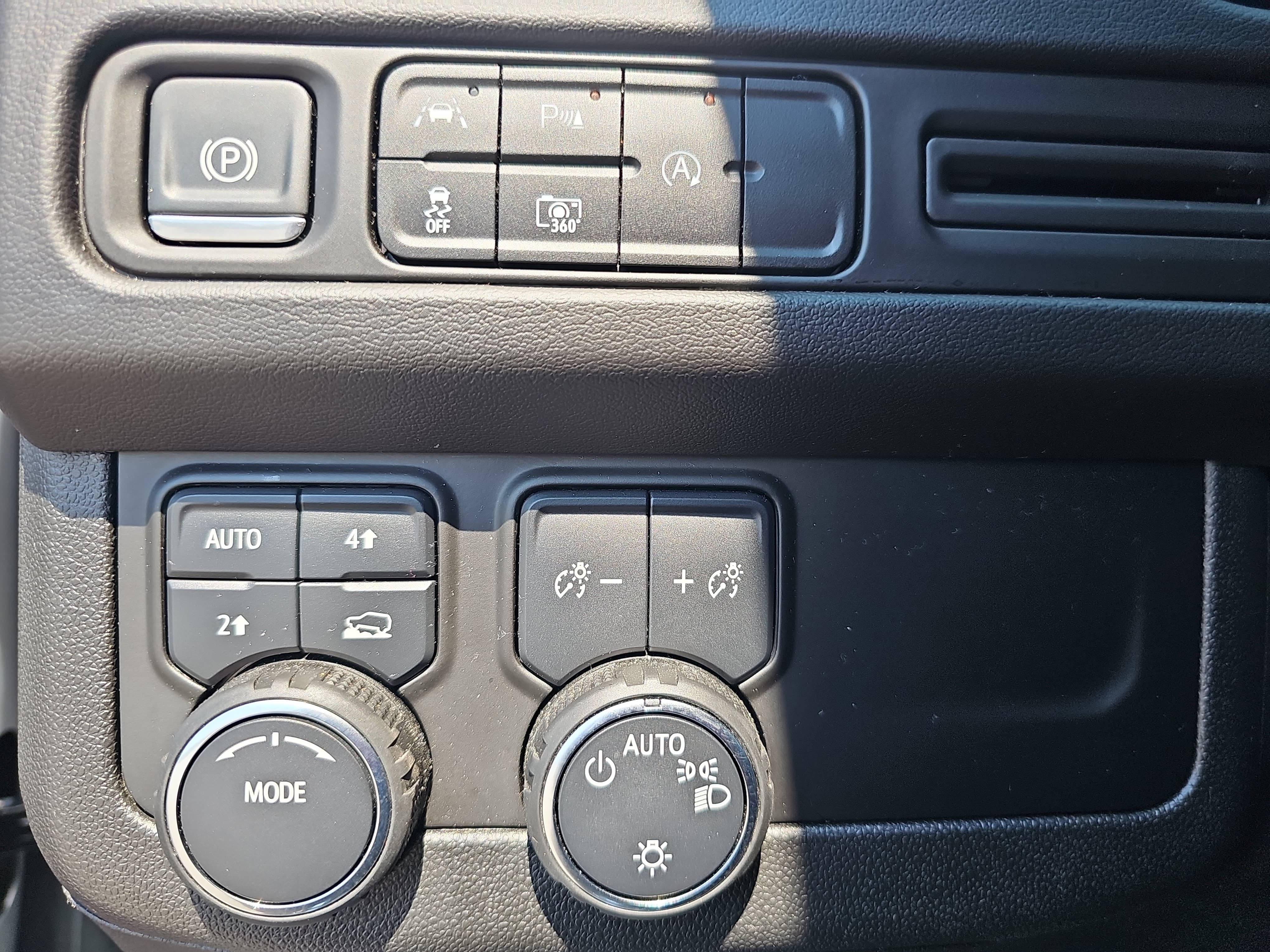 Used 2024 Chevrolet Tahoe RST w/ Luxury Package AWD/4WD image 25