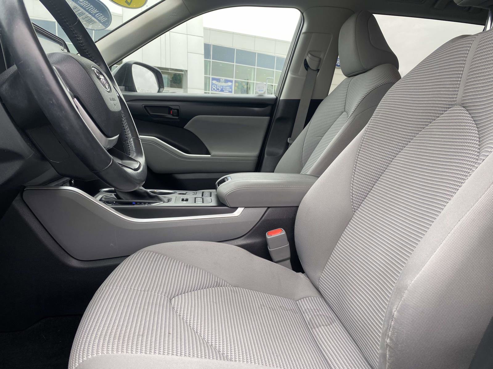 Used 2022 Toyota Highlander LE image 16