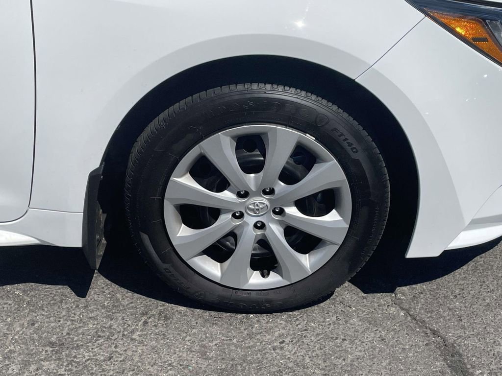 Used 2025 Toyota Corolla LE image 27