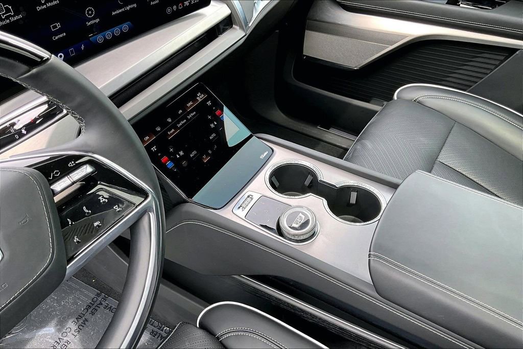 Certified 2026 Cadillac Vistiq Platinum w/ LPO, Floor Liner Package AWD/4WD image 18