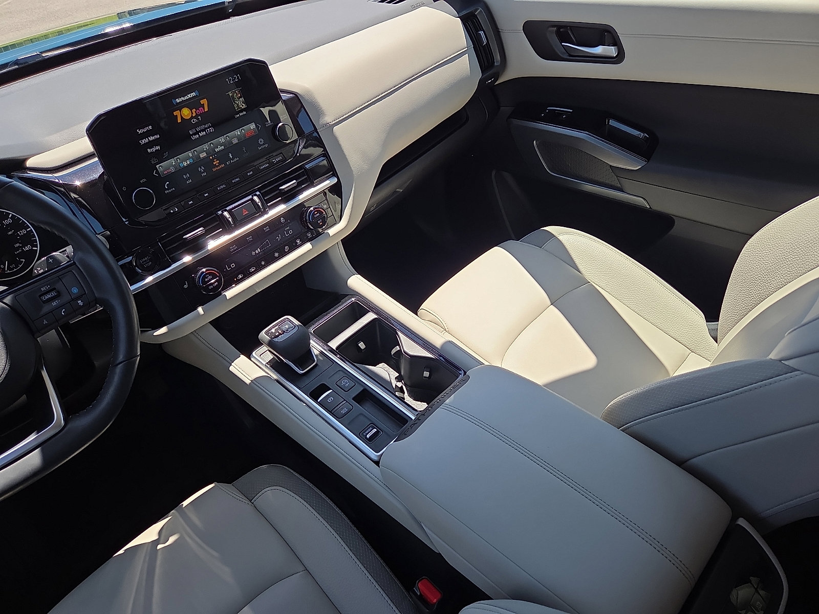 Used 2025 Nissan Pathfinder SL FWD image 14
