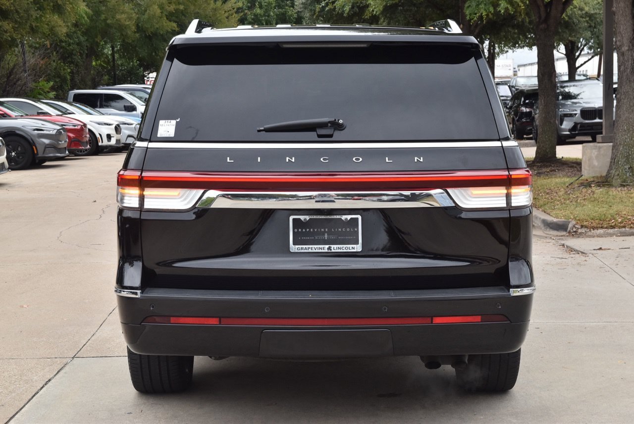 Used 2024 Lincoln Navigator Reserve AWD/4WD image 9