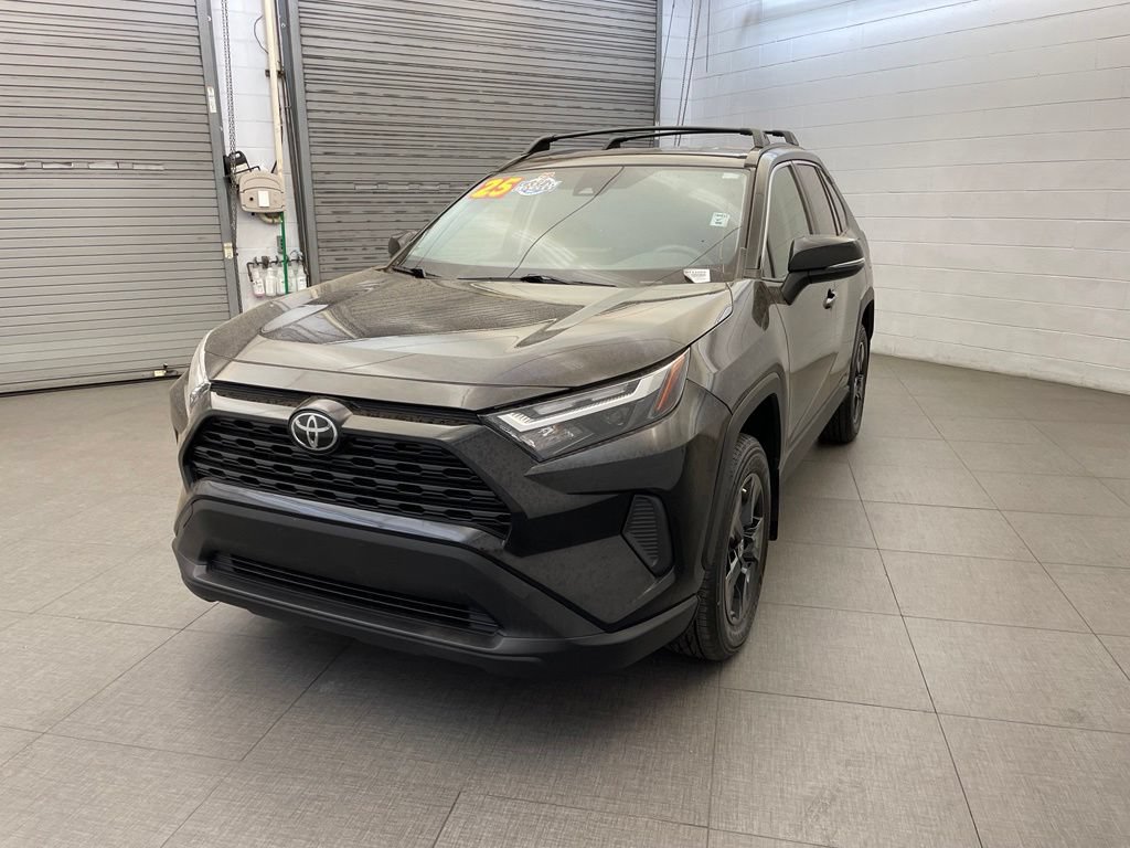 Used 2025 Toyota RAV4 XLE AWD/4WD image 13