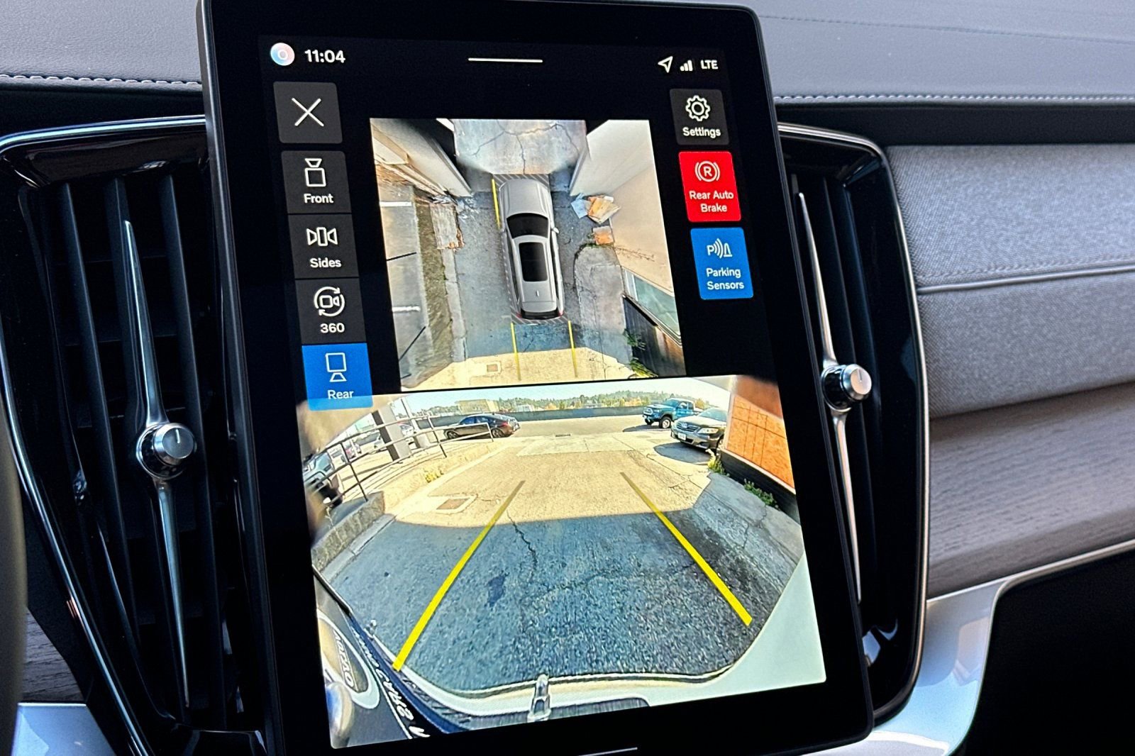 New 2026 Volvo XC90 B6 Plus w/ Protection Package Premier image 22