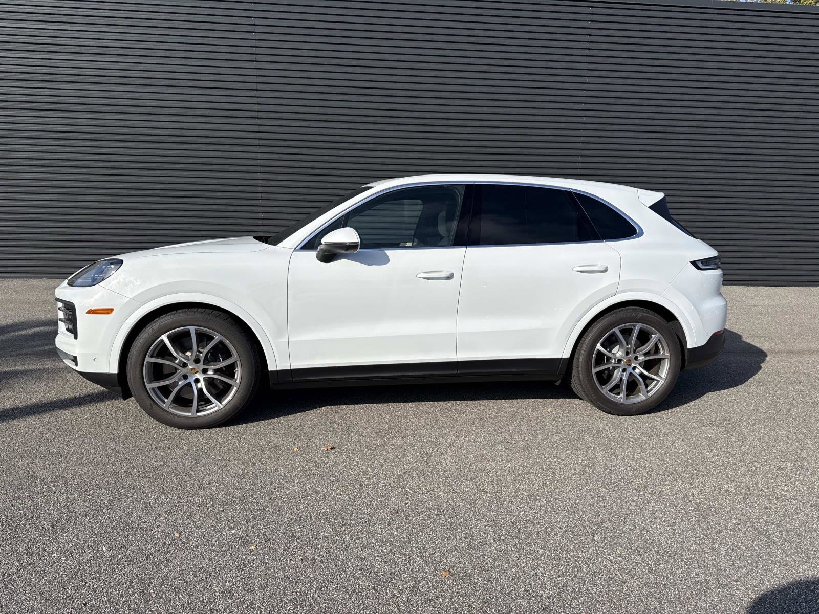 Used 2024 Porsche Cayenne S image 2