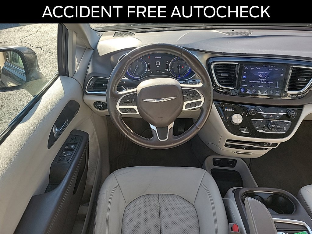 Used 2017 Chrysler Pacifica Touring-L Plus FWD image 10