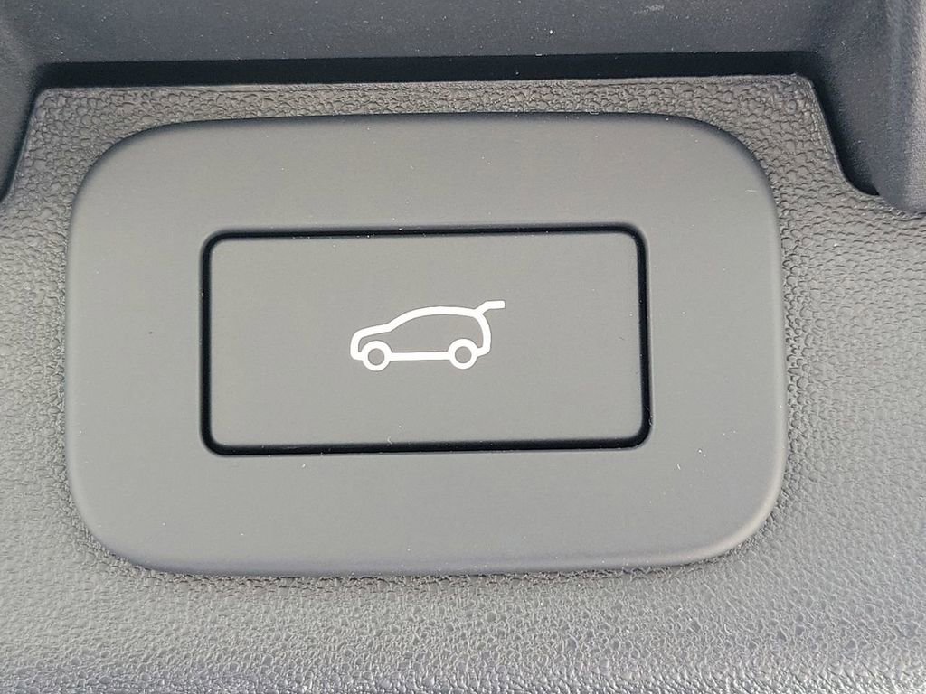 New 2025 Land Rover Discovery S image 12