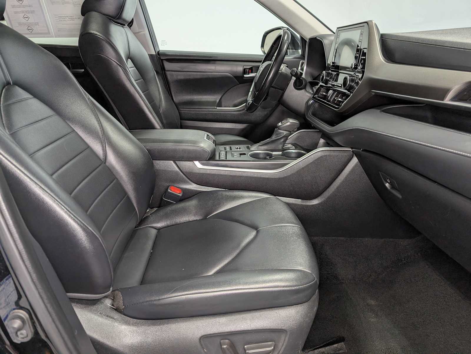 Used 2021 Toyota Highlander XLE AWD/4WD image 43