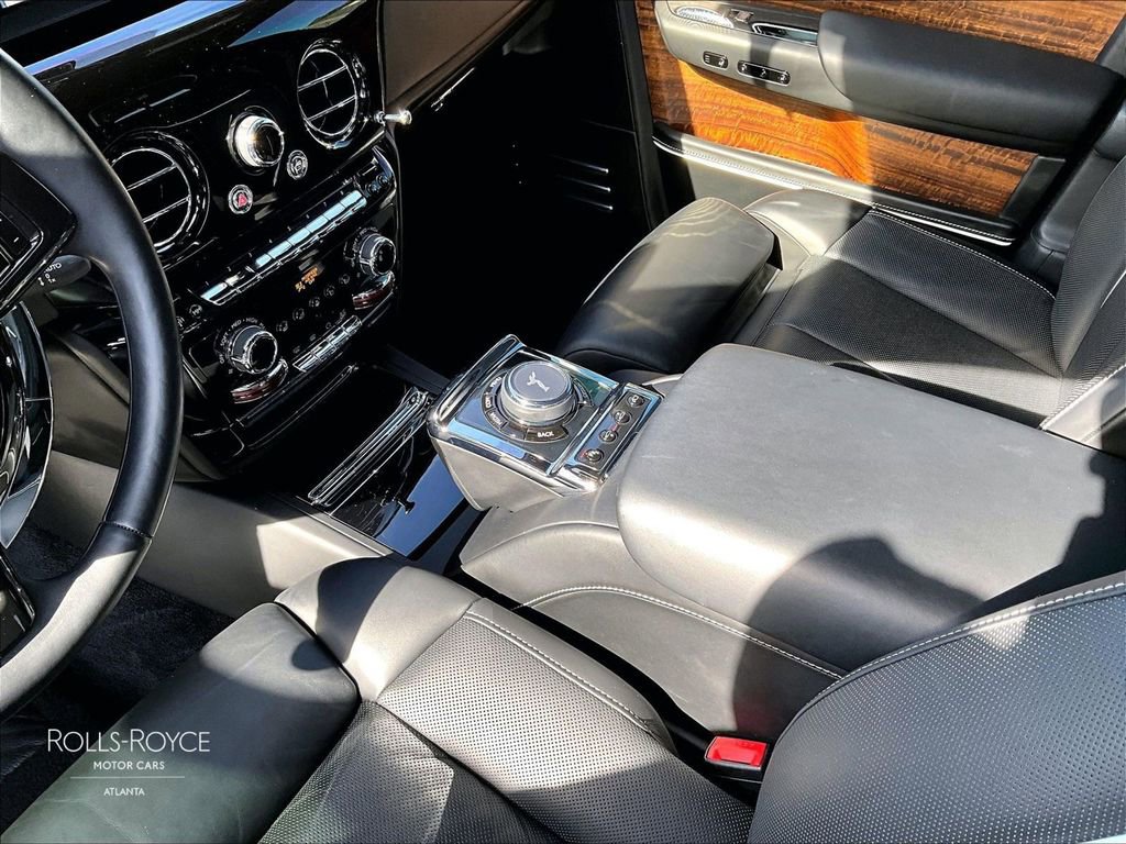 Used 2020 Rolls-Royce Phantom Sedan image 16