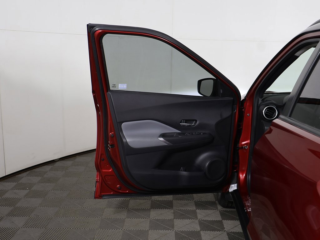 Used 2023 Nissan Kicks SR w/ SR Premium Package image 18