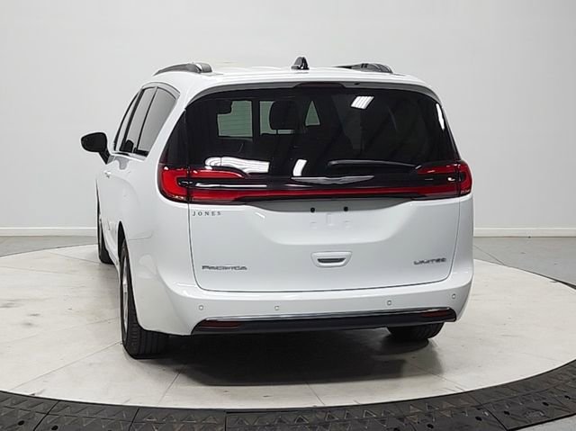 Used 2023 Chrysler Pacifica Limited FWD image 6