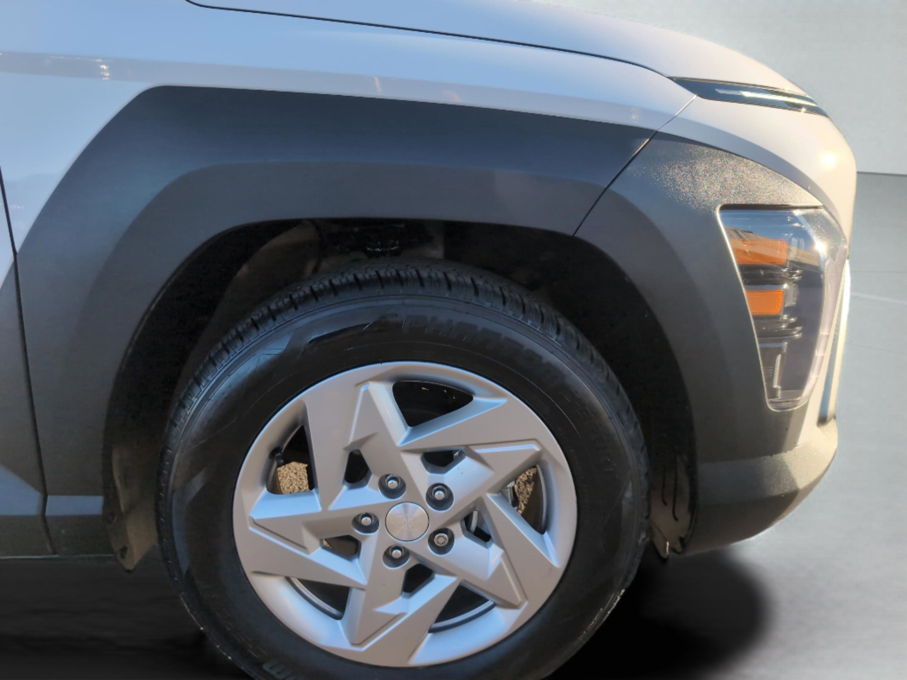 Used 2024 Hyundai Kona SE image 35