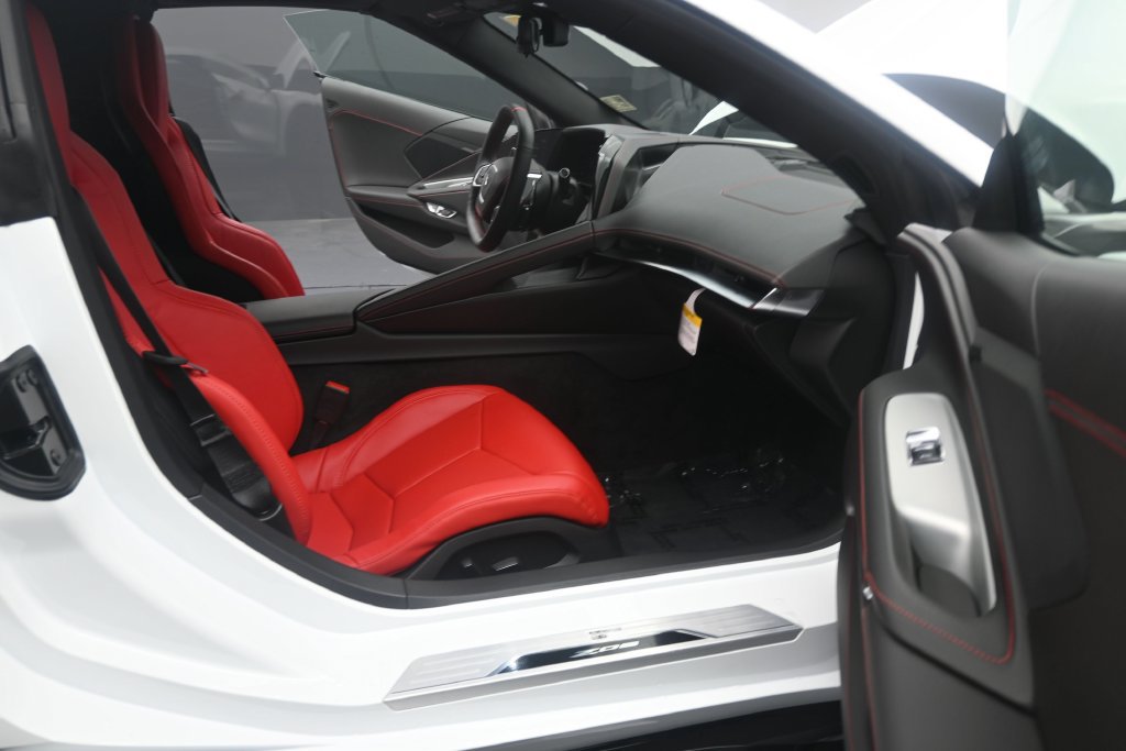 Used 2027 Chevrolet Corvette Z06 RWD image 16