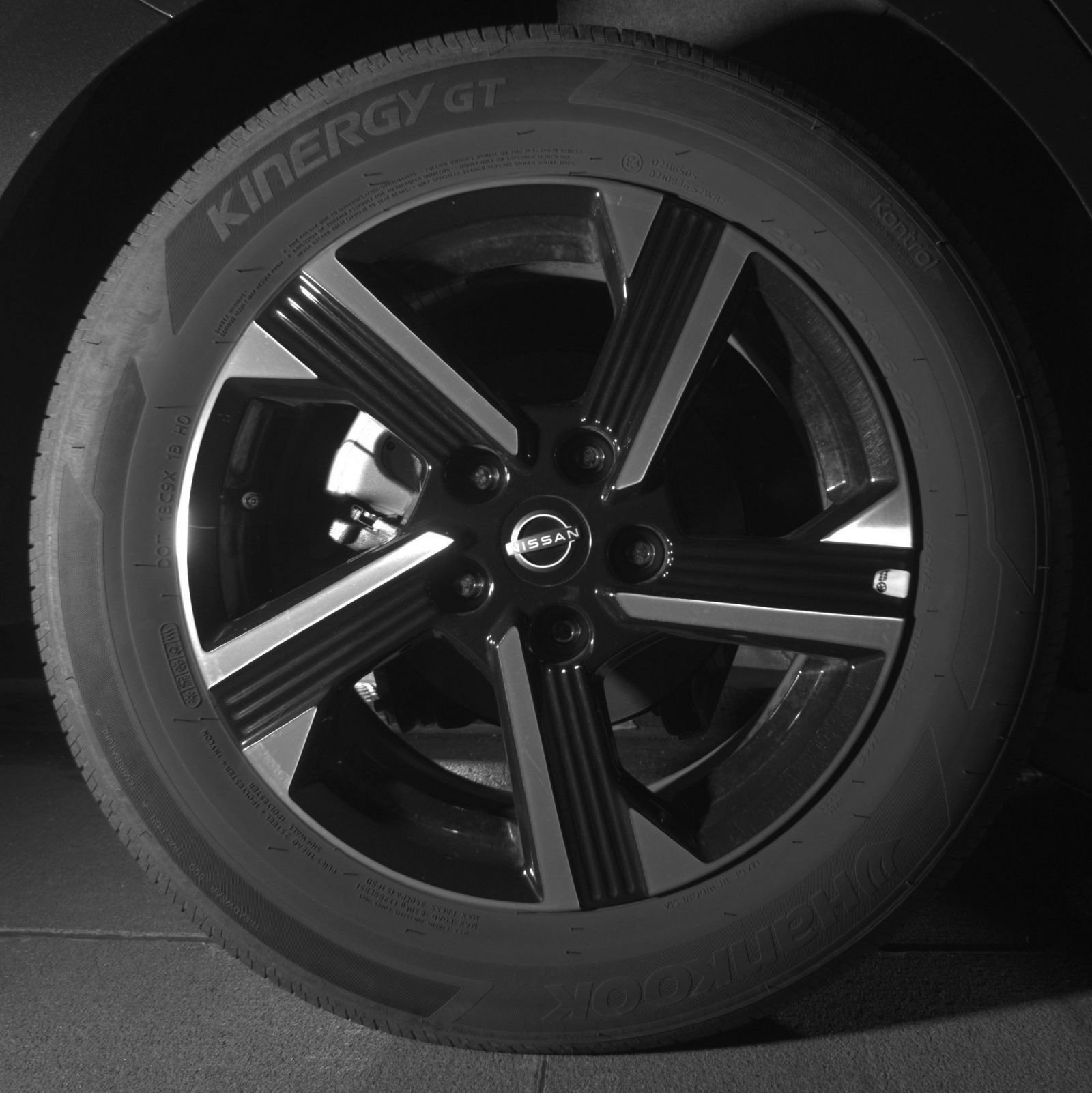 Used 2025 Nissan Sentra SV FWD image 18