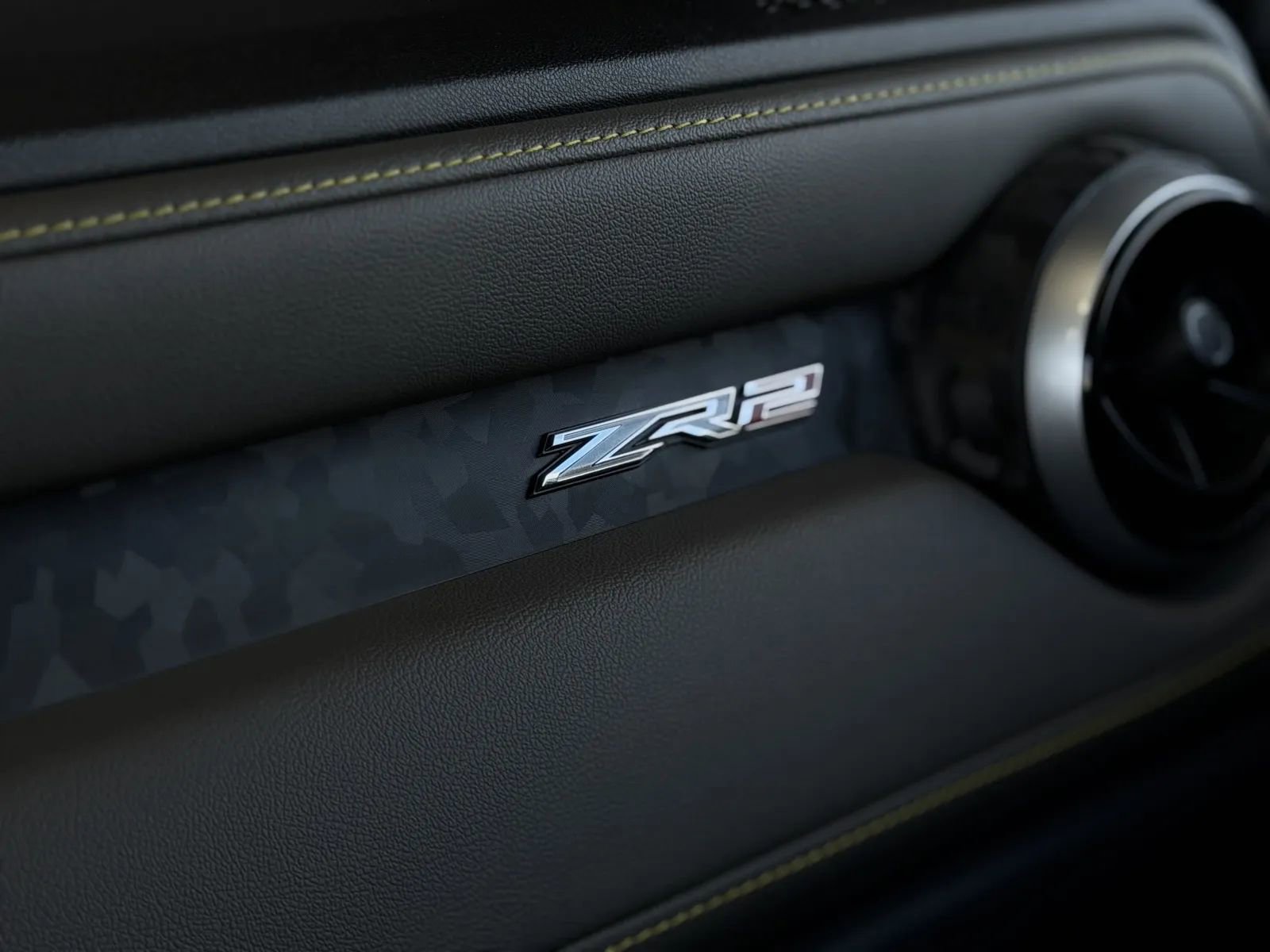 Used 2025 Chevrolet Colorado ZR2 w/ Technology Package image 39