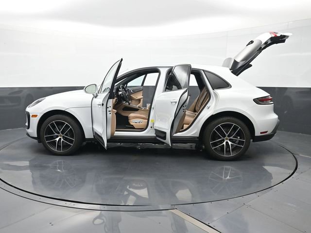 Certified 2023 Porsche Macan AWD/4WD image 30