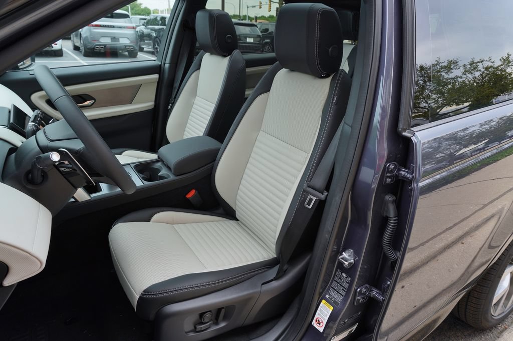 New 2026 Land Rover Discovery Sport Landmark AWD/4WD image 12