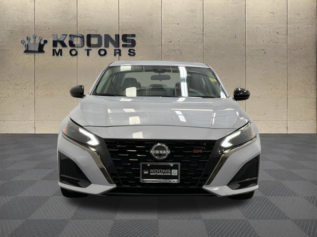 Used 2024 Nissan Altima 2.5 SR w/ SR Premium Package FWD image 2
