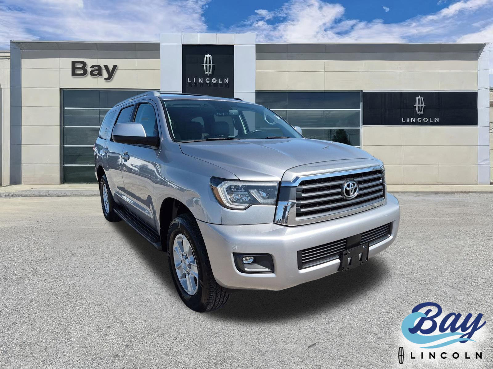 Used 2018 Toyota Sequoia SR5 w/ Premium Package AWD/4WD image 3