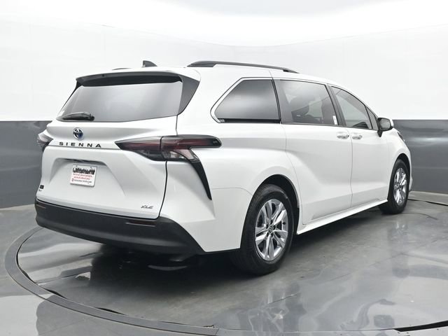 Used 2025 Toyota Sienna XLE w/ XLE Plus Package image 22