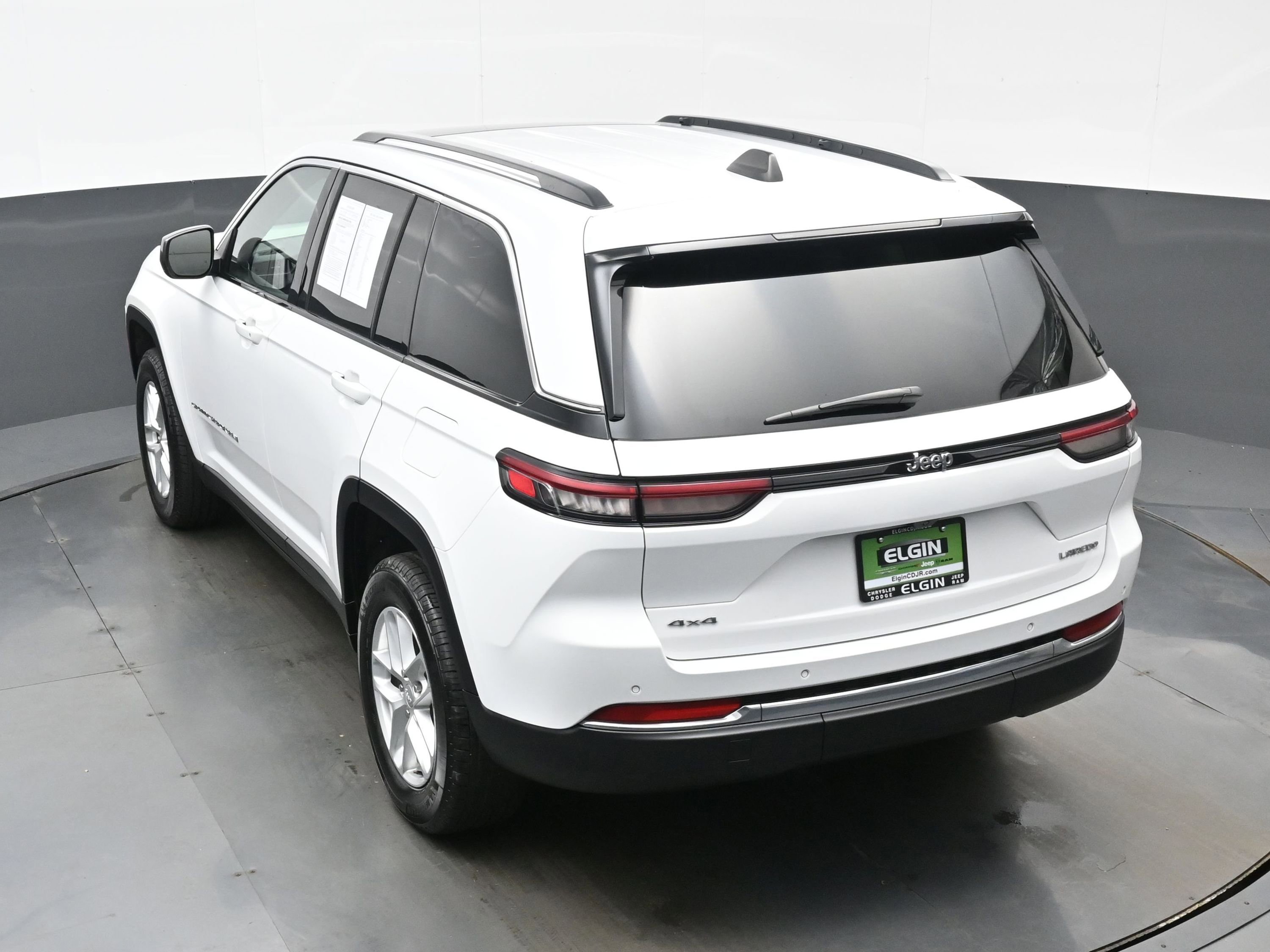 Used 2024 Jeep Grand Cherokee Laredo X image 34