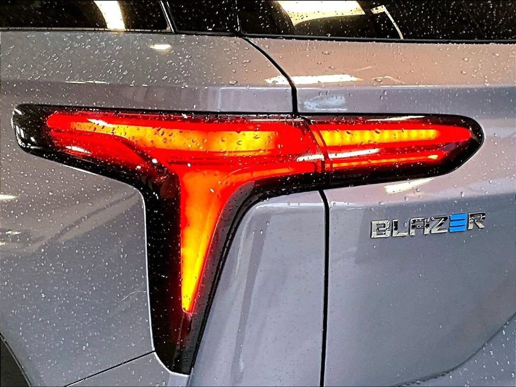 Used 2024 Chevrolet Blazer EV LT AWD/4WD image 34