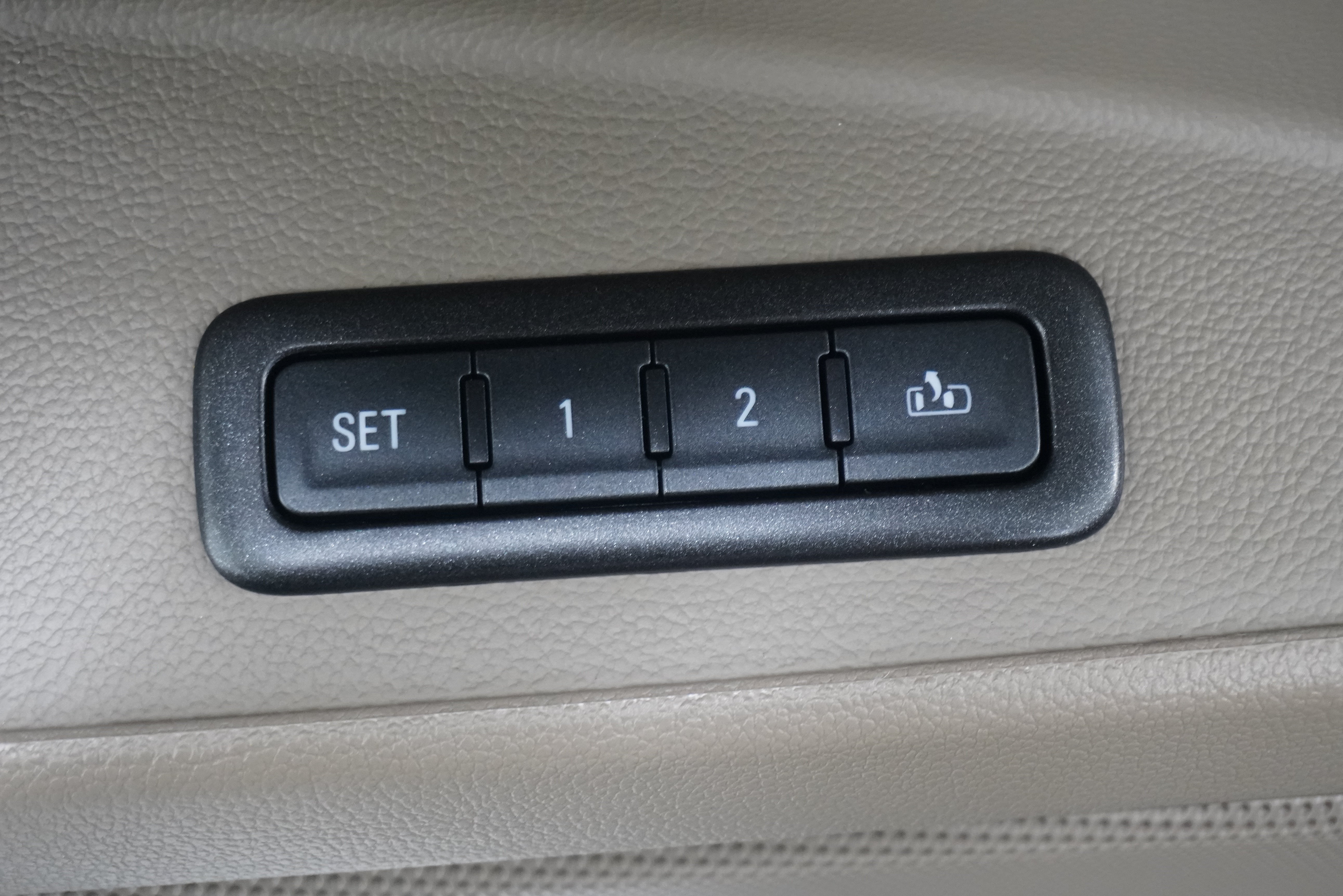 Used 2016 Chevrolet Tahoe LTZ RWD image 18