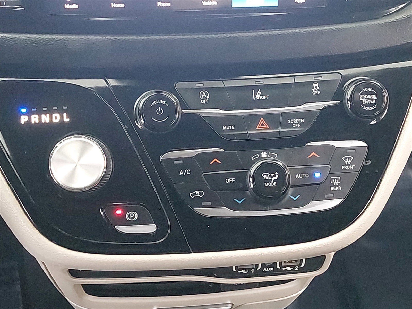 Used 2022 Chrysler Pacifica Touring-L image 30