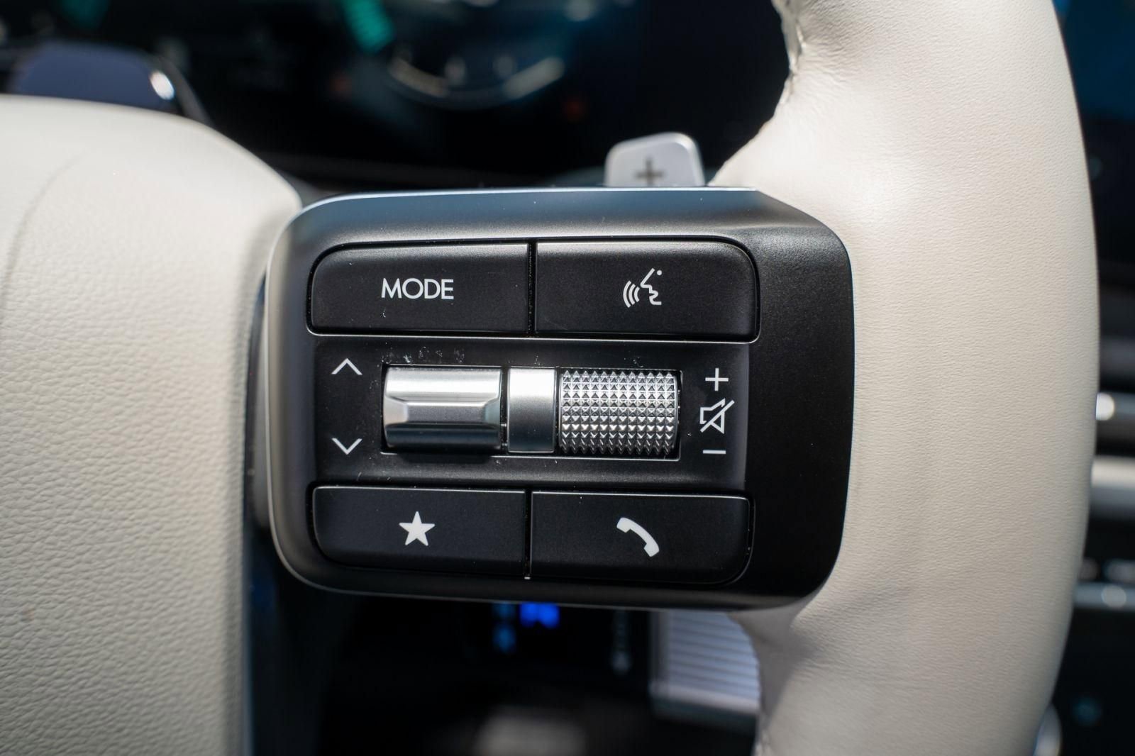 Used 2025 Hyundai Santa Fe SEL FWD image 34