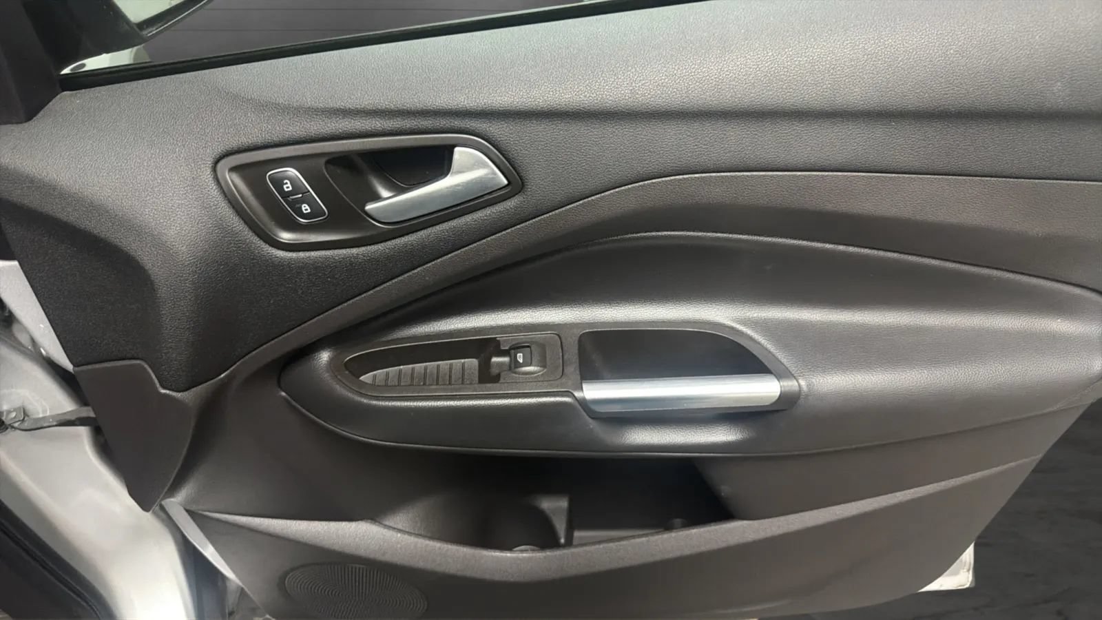 Used 2018 Ford Escape SE w/ Ford Safe & Smart Package AWD/4WD image 17