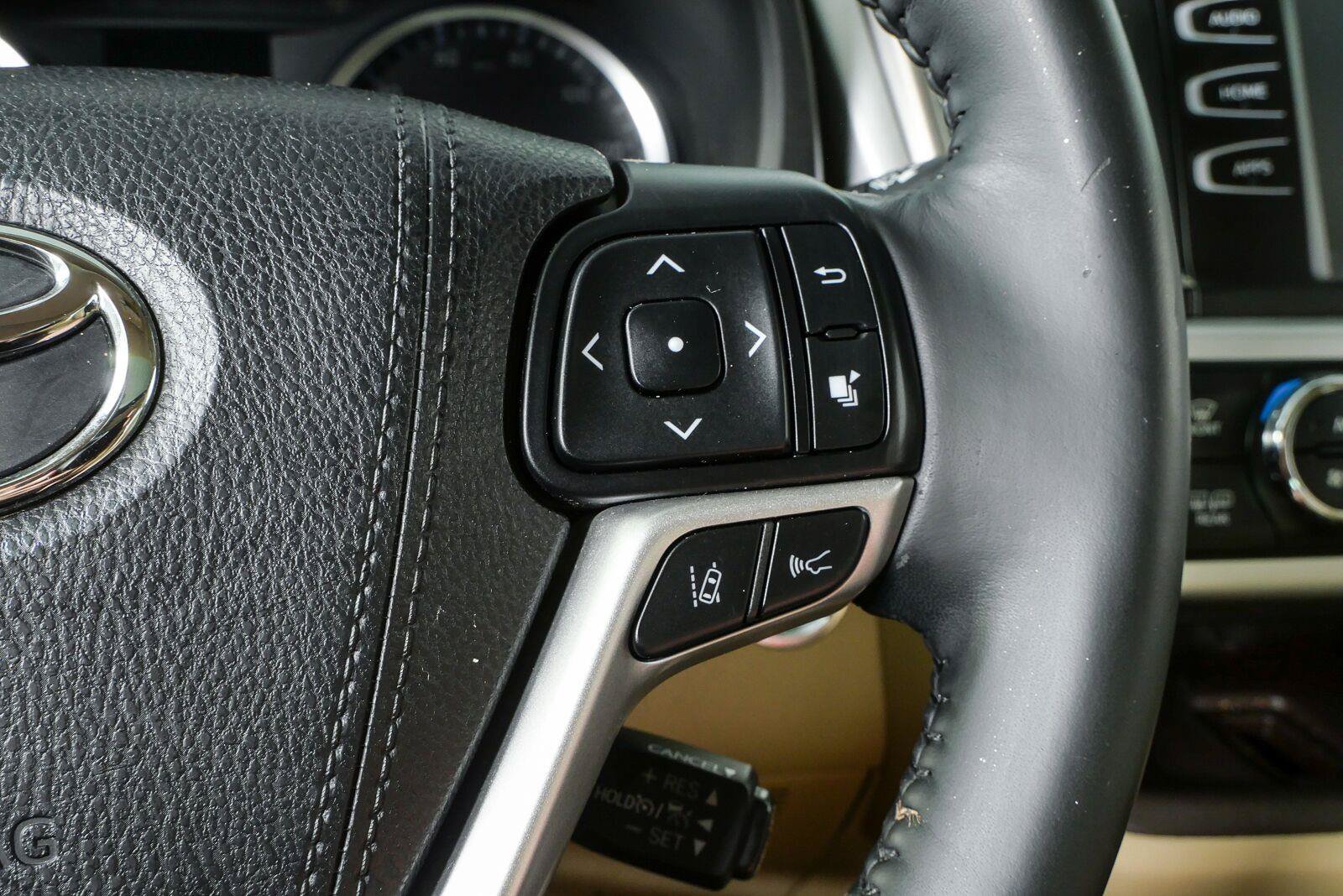 Used 2018 Toyota Highlander XLE FWD image 11