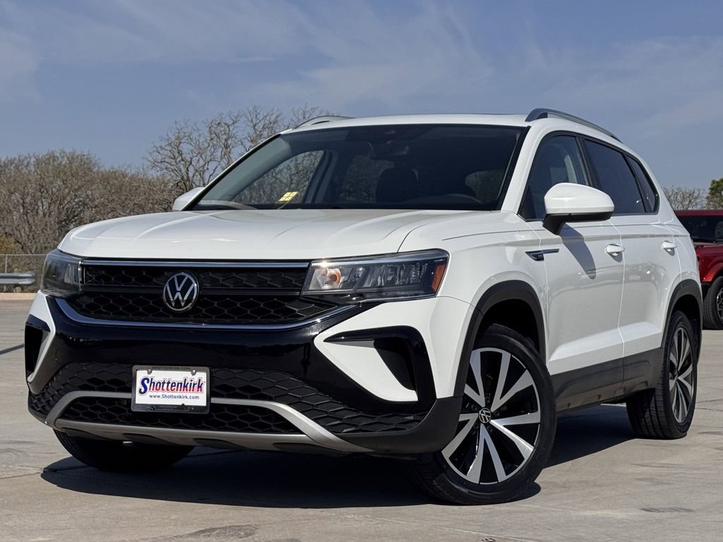 Used 2023 Volkswagen Taos SE image 2