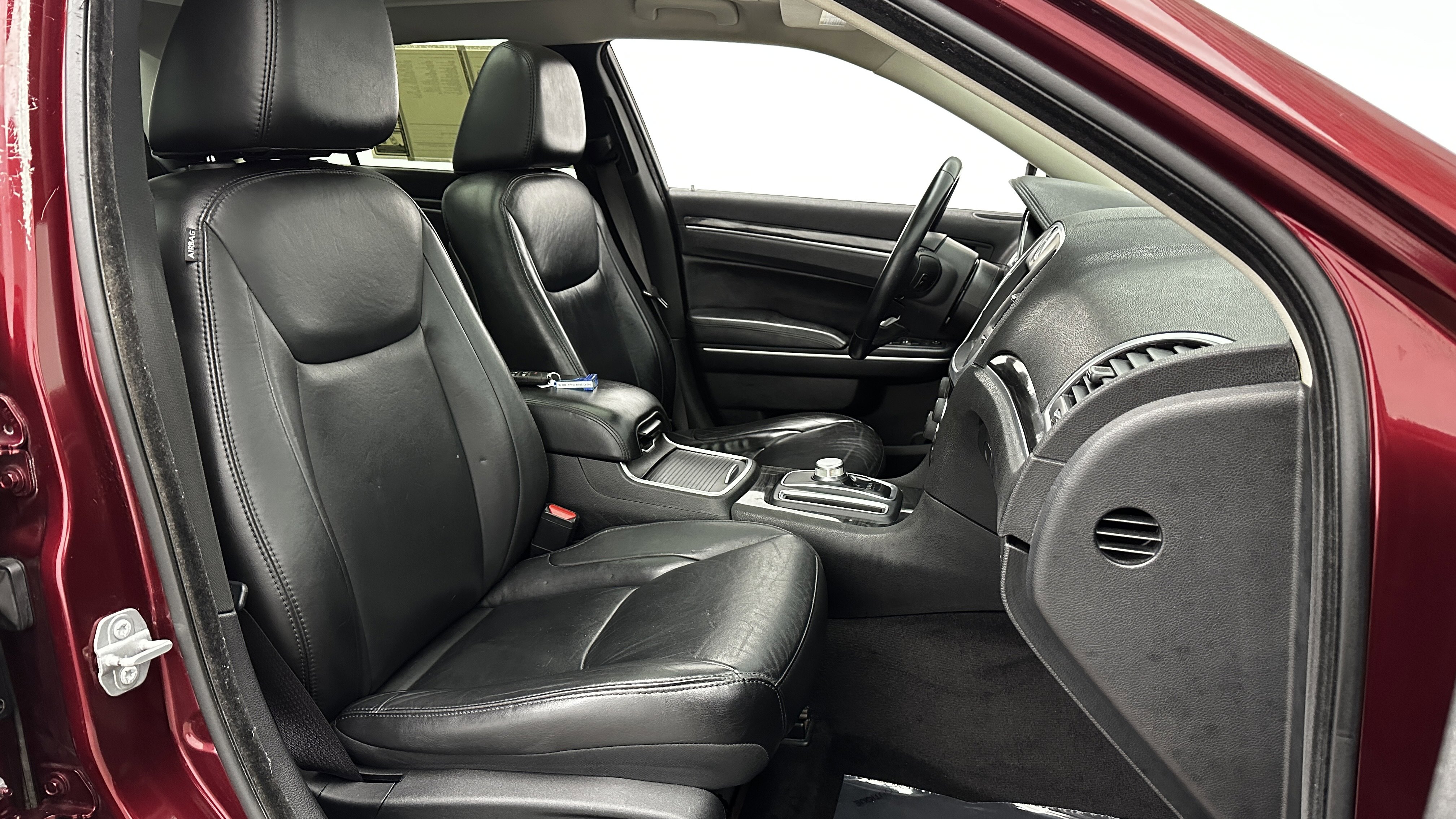 Used 2018 Chrysler 300 Touring L image 33