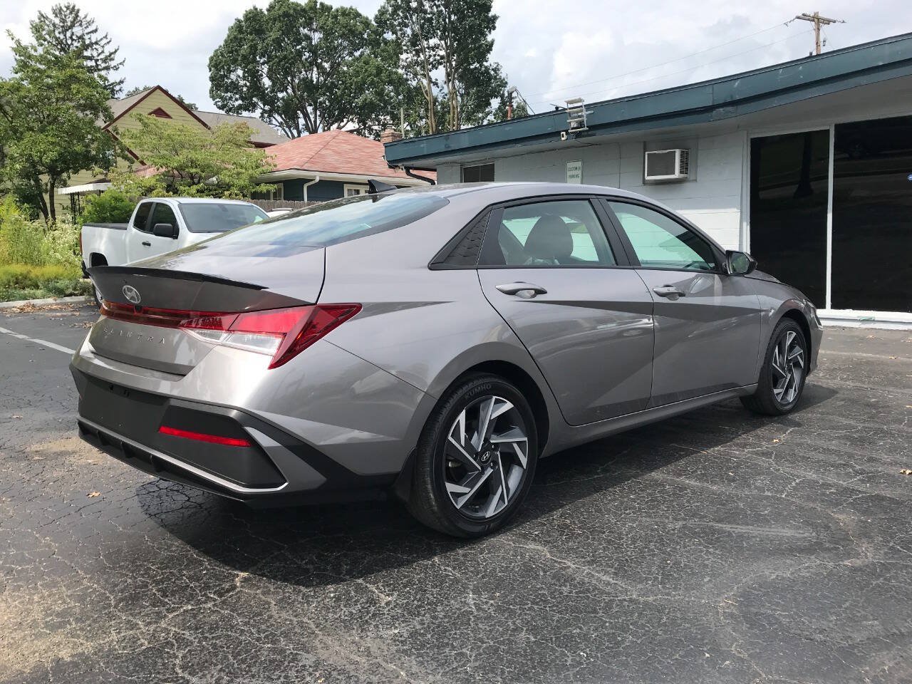 Used 2025 Hyundai Elantra Sport FWD image 7